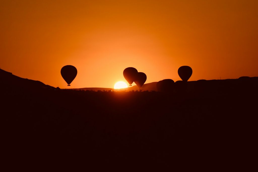 Galería de Paseo en Globo sobre el Serengeti al Amanecer en Tanzania